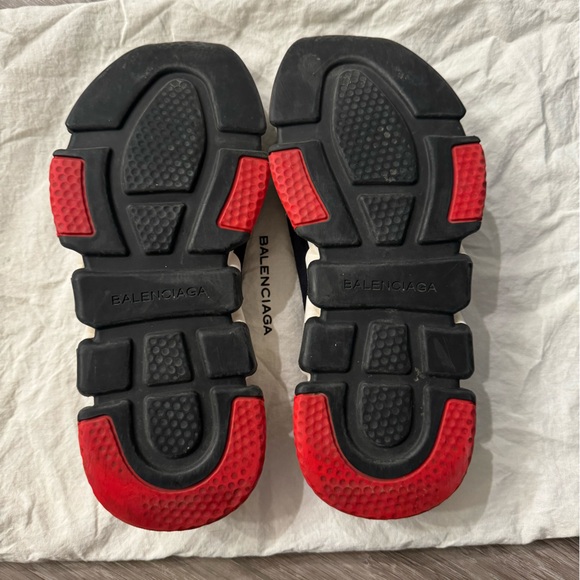 Balenciaga speed sneakers in black and red - Picture 4 of 8